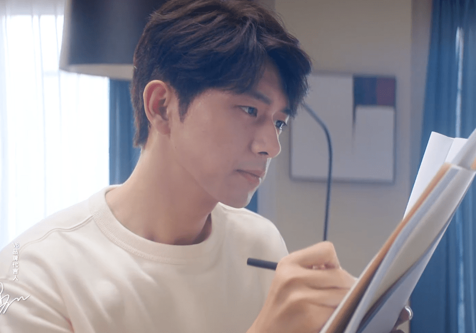 李现v6家居全新大片出炉 浅色系居家暖男散发温柔气息