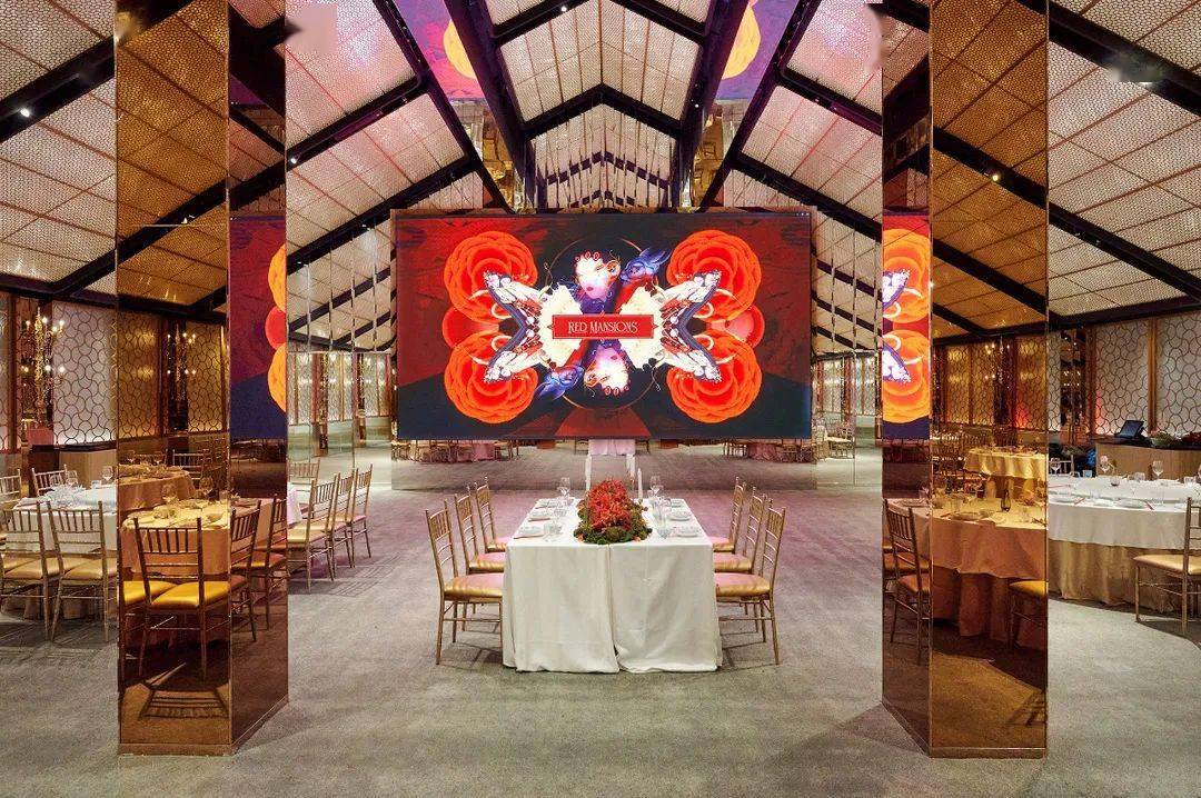 红楼宴于长宁来福士广场前的独栋建筑中享精品淮扬菜坐拥广场开阔绿地