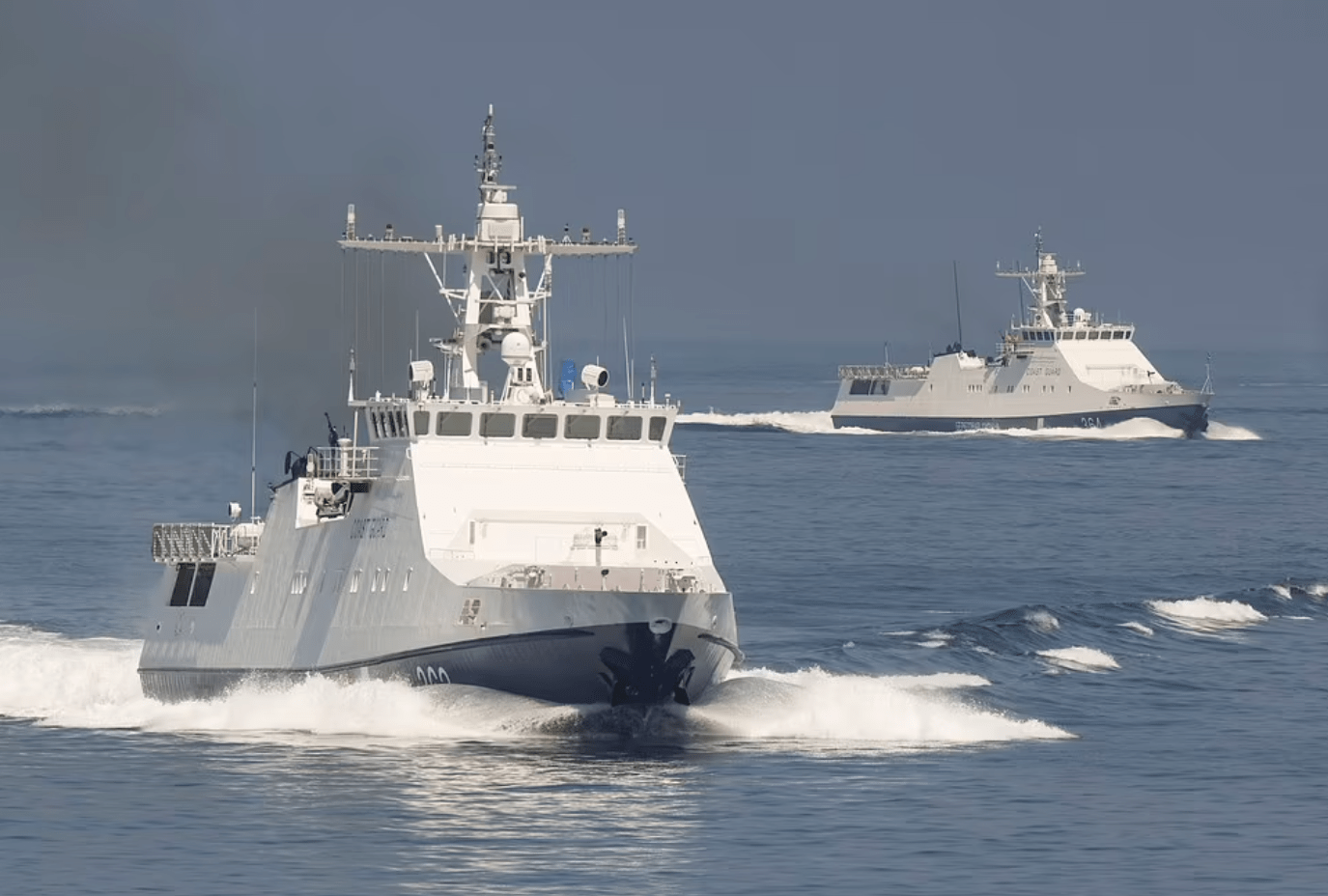 英最先进驱逐舰巡航克里米亚海域俄警告后战机军舰开火驱离