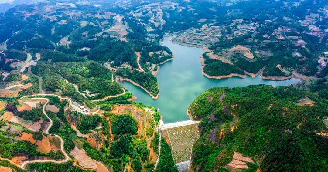 摄)龙头山新貌(柴俊峰 摄)朱提文化公园(周振兴 摄)鲁甸县城(丁世新