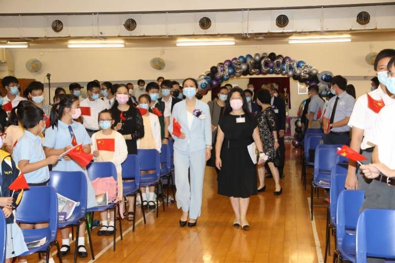科普|“嫦娥女神”张熇被香港中学生追着要签名 她推荐了科普书目