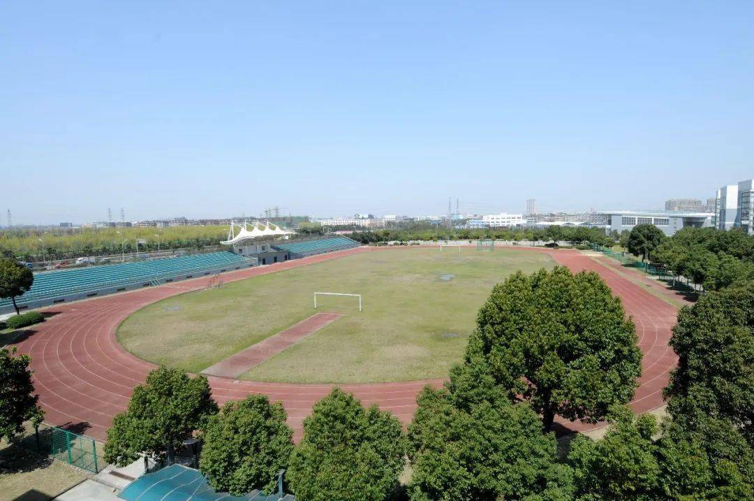 百年华诞唱响校歌给党听海宁市第一中学猛进如潮