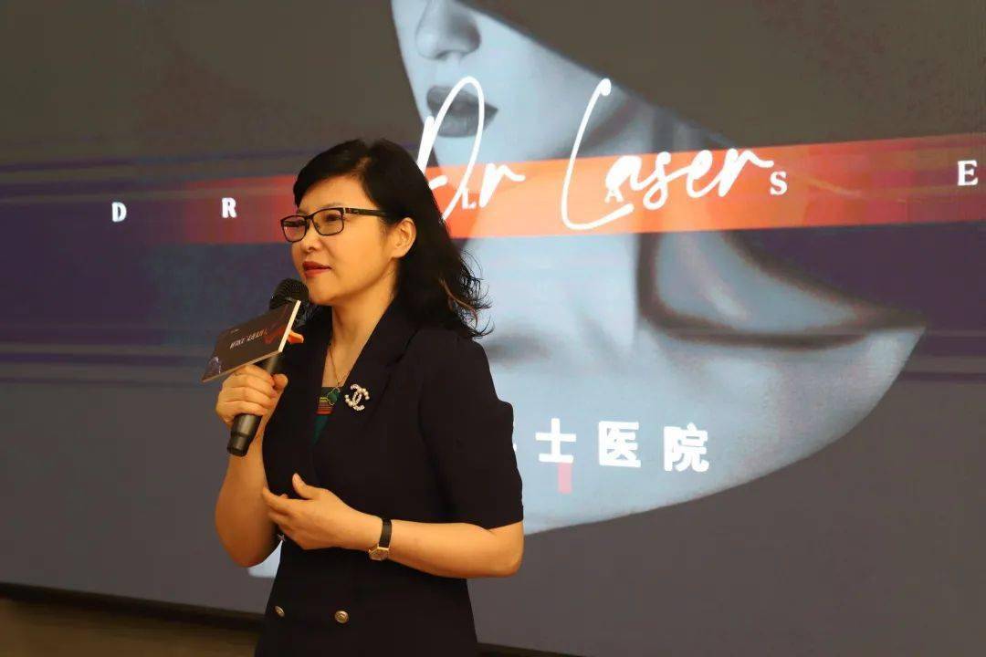 接着,光博士医院集团创始人何丽英董事长热烈欢迎上海交大安泰emba