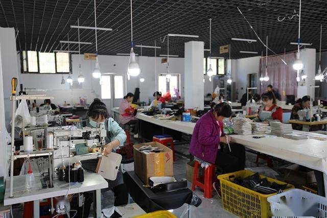 微视频|阜平龙泉关:箱包加工奏响富民增收协奏曲