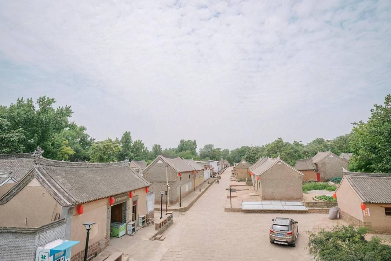 河南这个古村落还有城墙,护城河也很漂亮