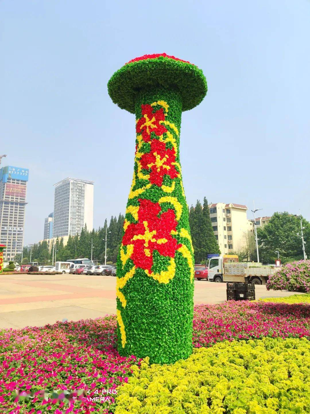 文明视角立体花坛扮靓港城喜迎建党100周年