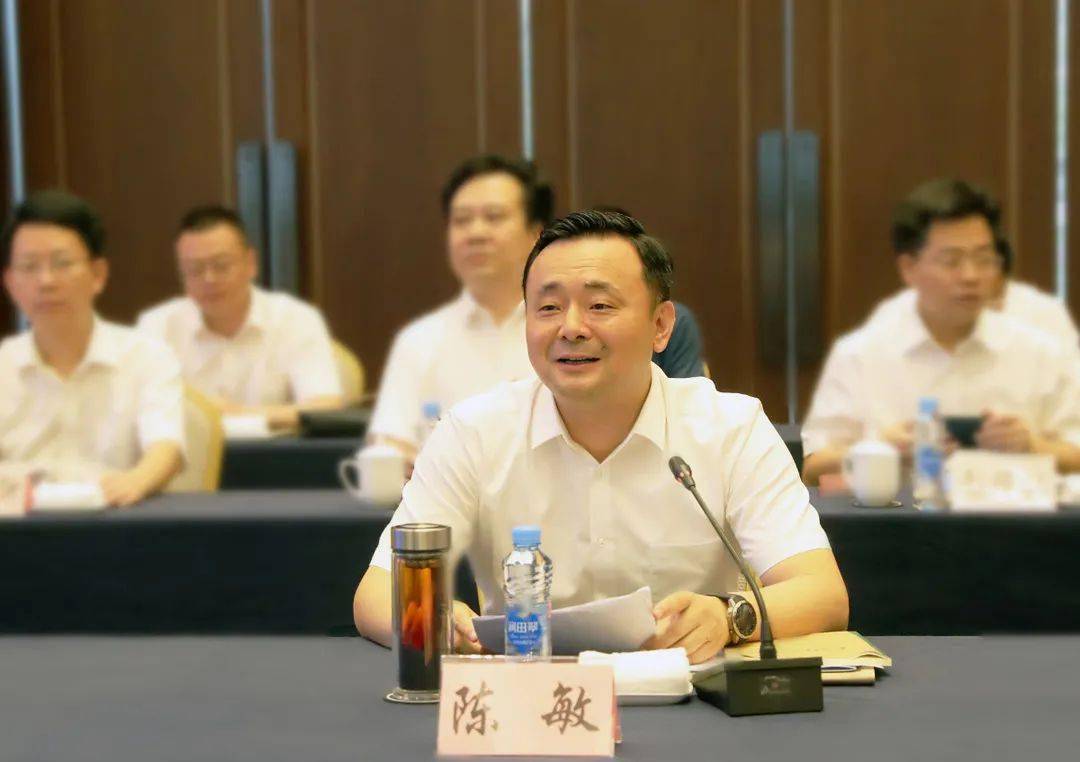 陈敏代表市四套班子和180万萍乡人民向鹰潭市党政代表团一行来萍表示