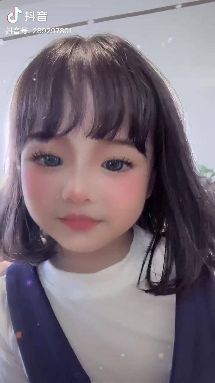 这个芭比妆有点夸张萌娃最萌小女孩芭比娃娃芭比妆容挑战