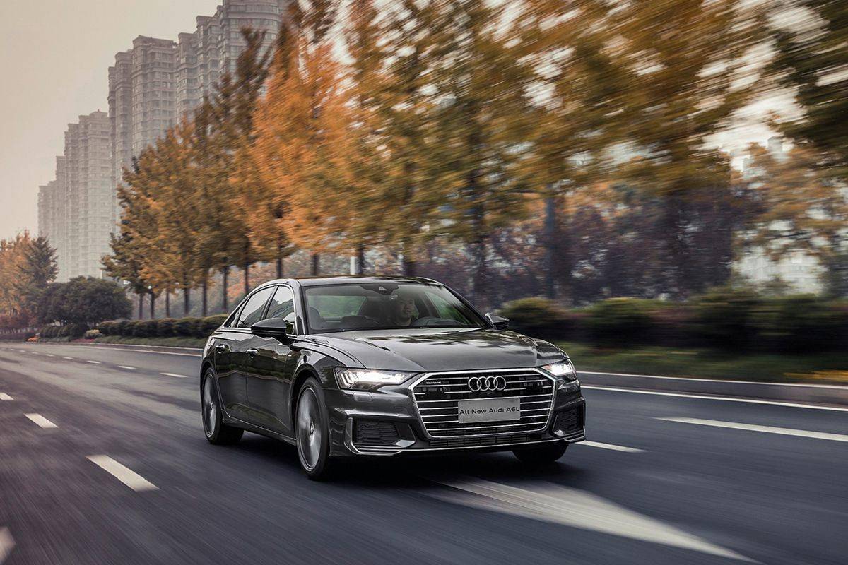 豪华行政级轿车外观精致空间大油耗68l带你看奥迪a6l