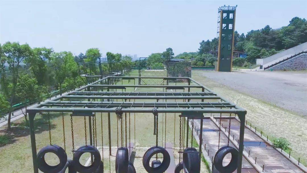 报名持续中爆款军事夏令营开营