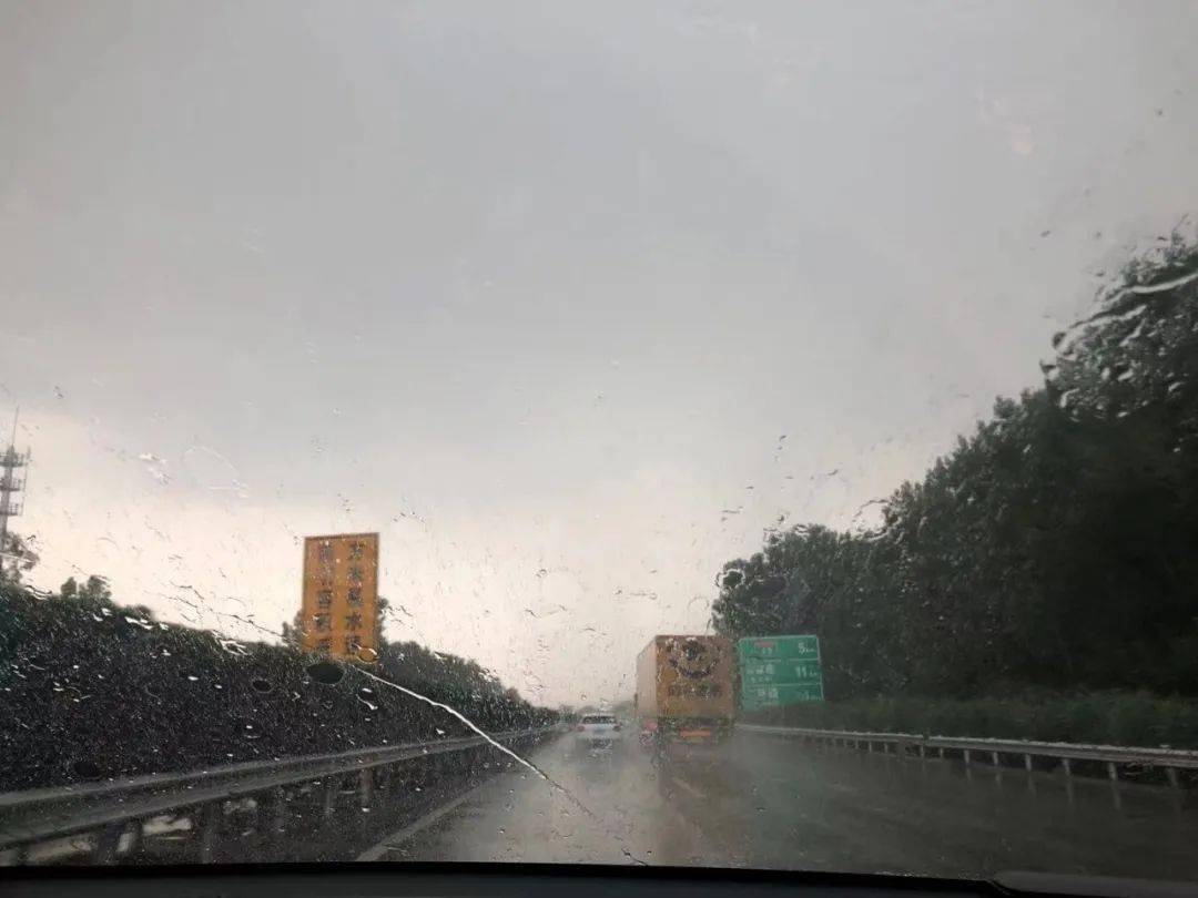 明天夜间到29日,全省多云转阴,大部分地区有雷阵雨或阵雨,石家庄,沧州