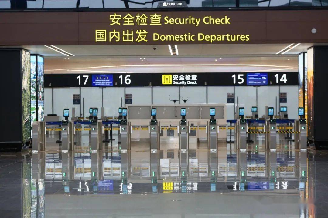 答:天府机场的安检流程分为防爆检查,托运行李安全检查,通过预安检闸