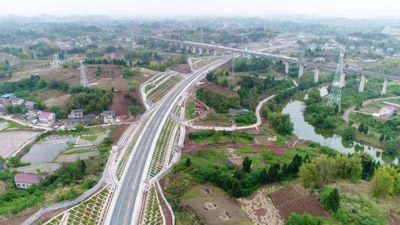 绵泸高速铁路内自泸段正式开通运营