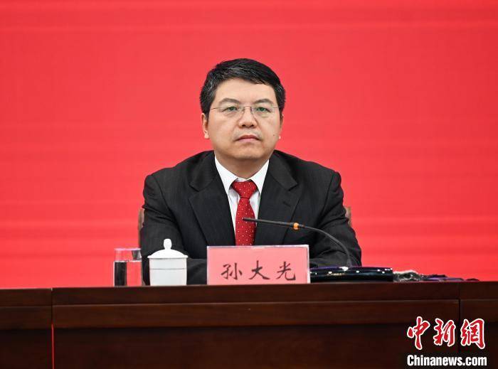 南宁市市长孙大光在会上介绍相关情况.