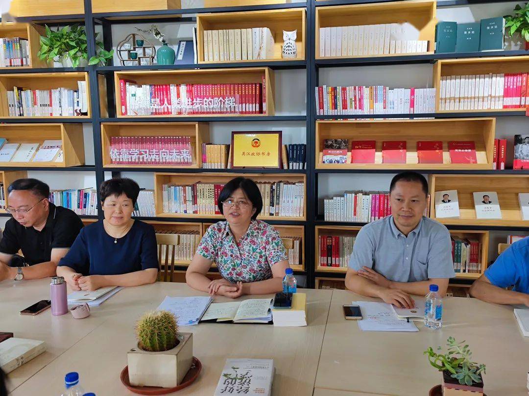 王玉英高度评价了社事委首期读书分享活动.