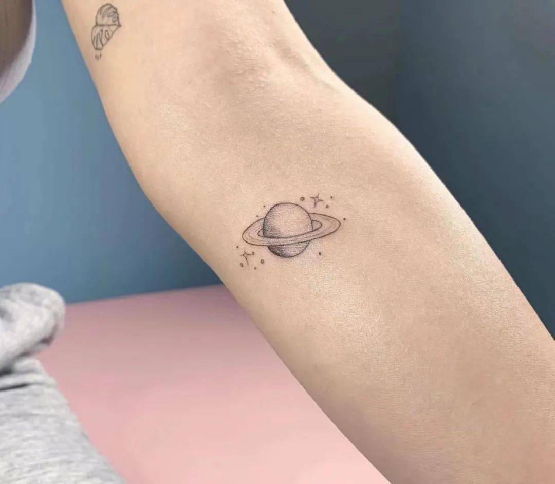 太阳系八大行星之一土星