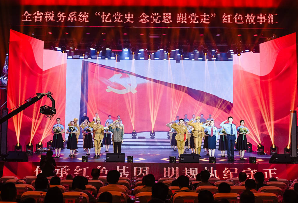 国家税务总局湖南省税务局党委书记,局长刘明权(前排右一)为全省税务