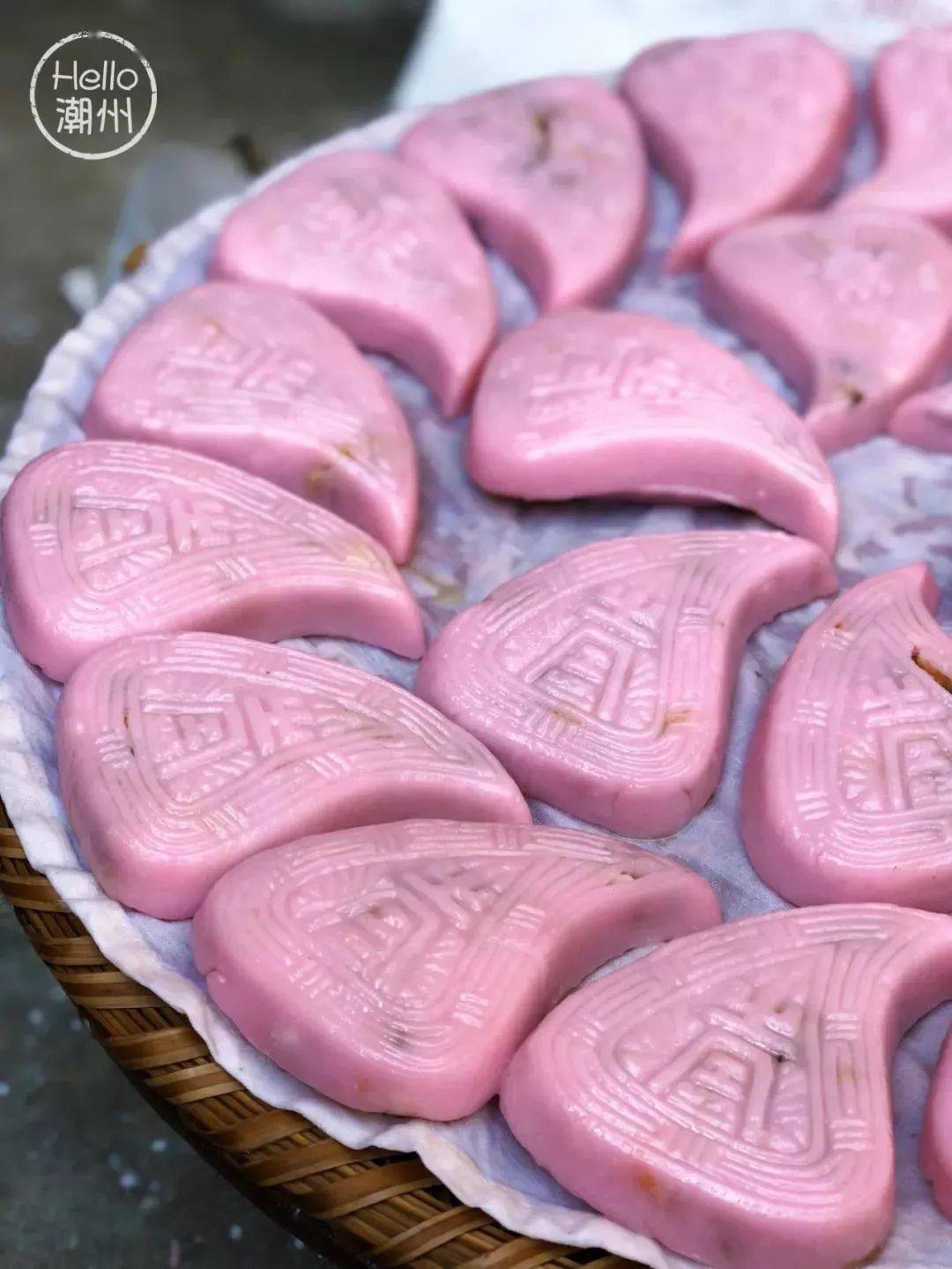 via hello 潮州"红桃粿"是潮汕地区逢年过节必不可少的祭祀佳品,而