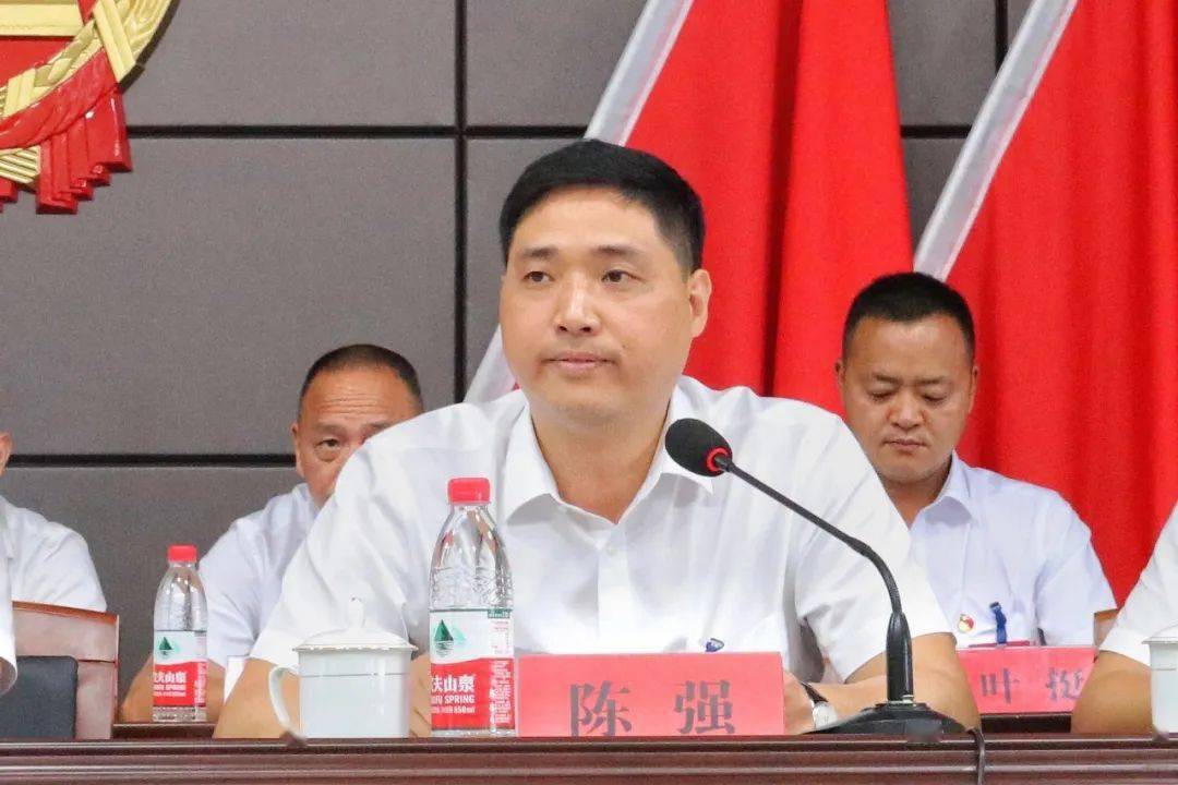 尤溪镇第十七届人民代表大会第九次会议胜利召开