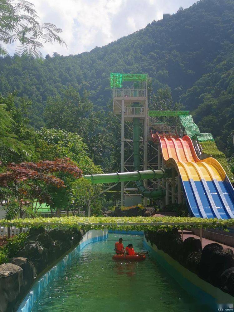 是夏日纳凉休闲必去的好地方吧,中国栈道水世界在汉中市留坝县境内