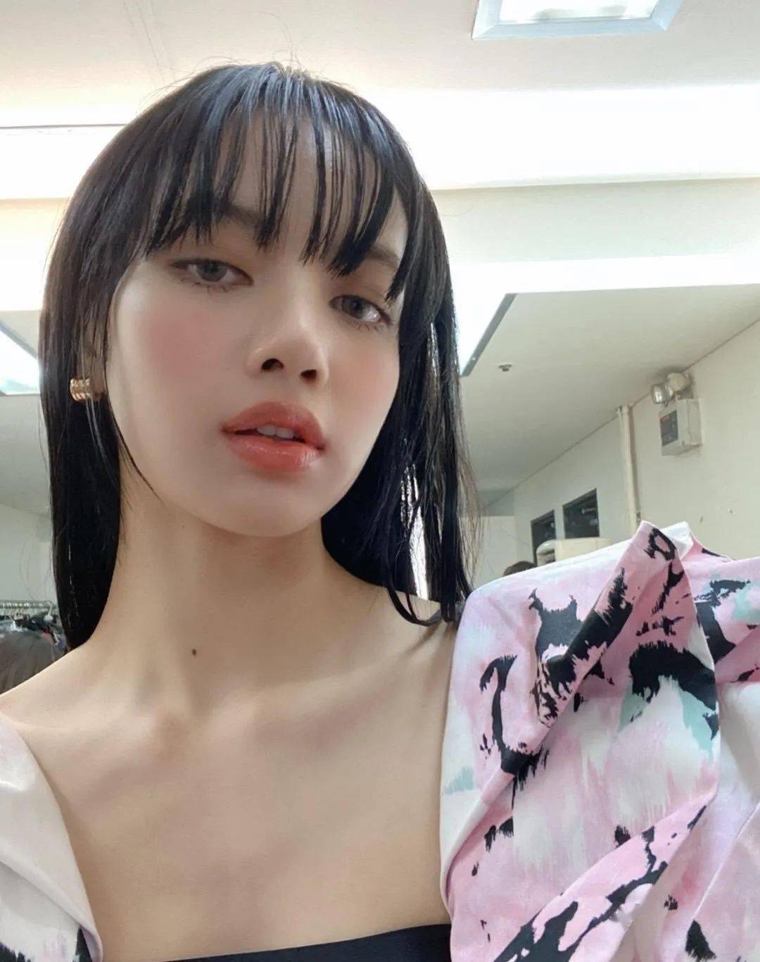 lisa辣上热搜香奈儿沉迷蹦迪2021年辣妹风依旧是大势