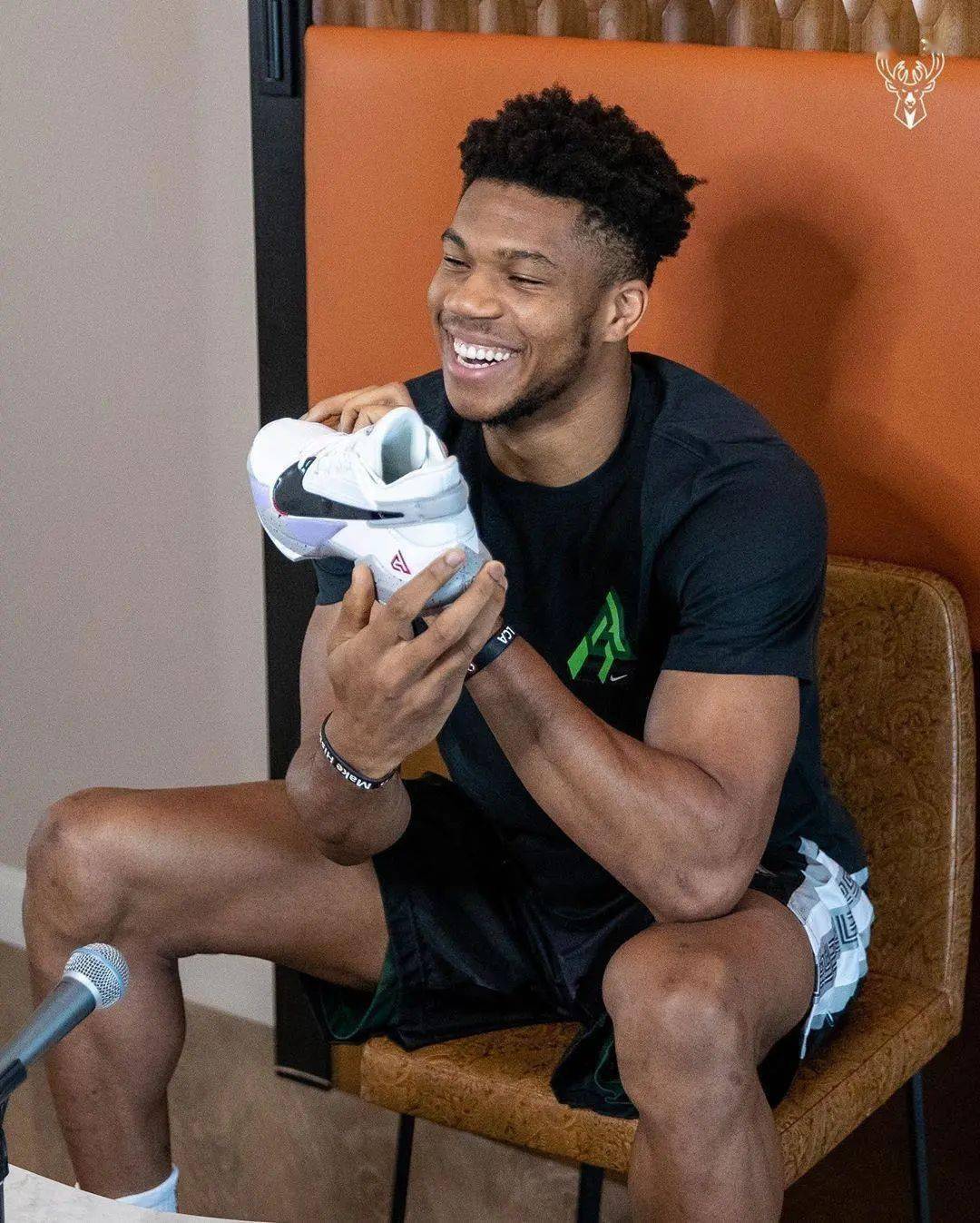 字母哥三代官宣发布设计在线配置挂机