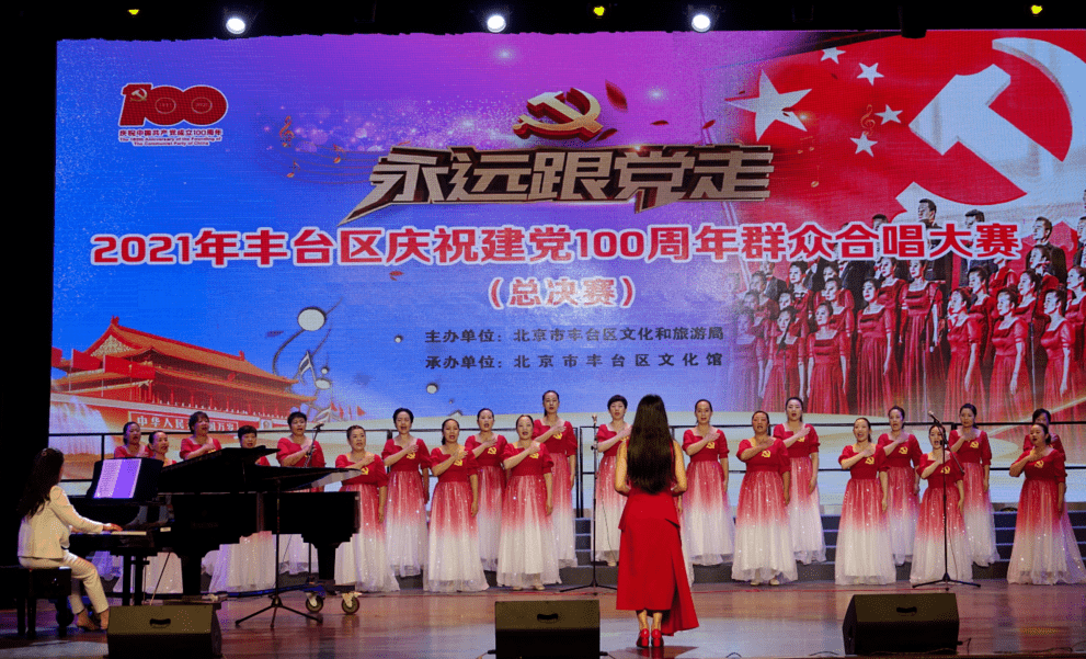 24支参赛队1000余名群众合唱爱好者同台竞技,最终,春之翼女生合唱团