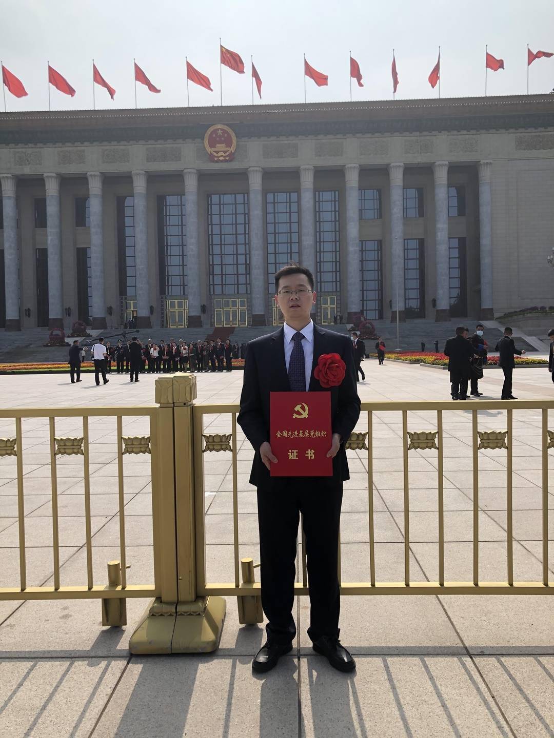 在天安门前参加党的盛典 国网成都高新党服队队长刘杰:将坚定不移架好