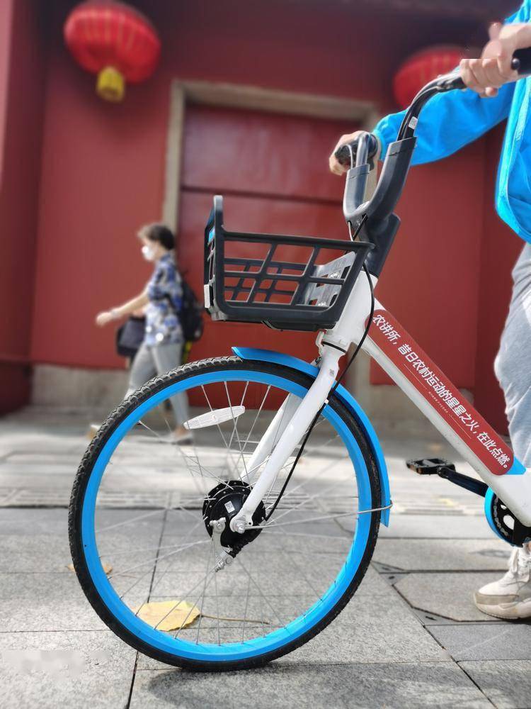 骑单车打卡红色景点广州首批党史主题共享单车落地