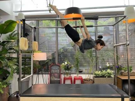 red velvet yeri,普拉提中结实的腹肌身材.高难度动作完成