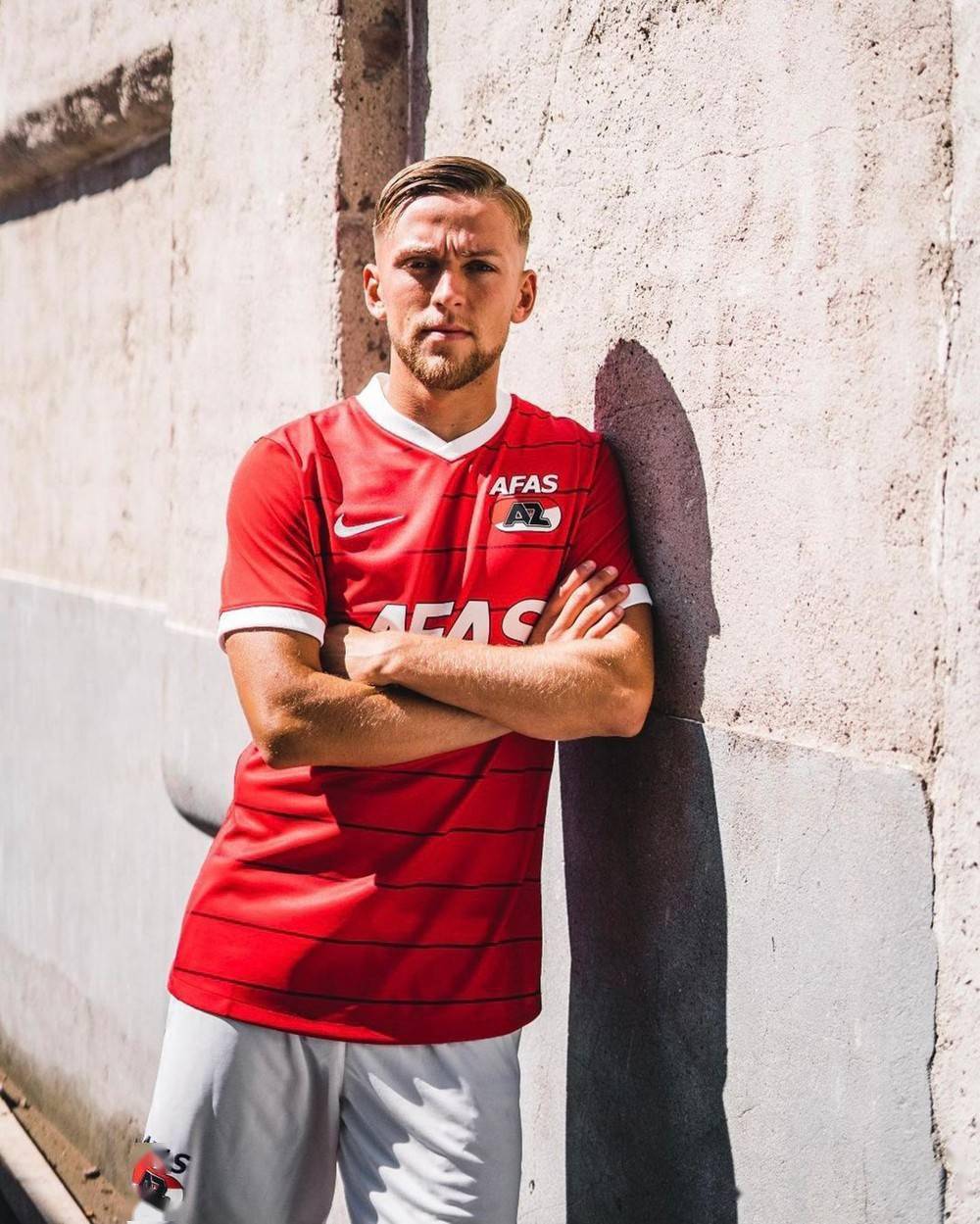 耐克发布阿尔克马尔202122赛季主场球衣