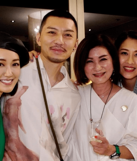 林夏薇苗侨伟5位靓仔吴卓羲,马国明,苗侨伟,黄宗泽及林峯同乐易玲合照