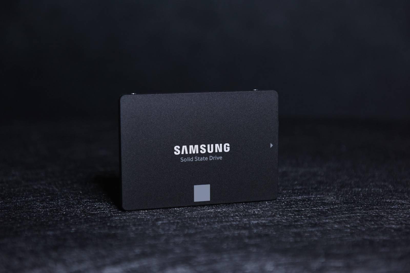 4tb固态硬盘内部究竟是个什么模样