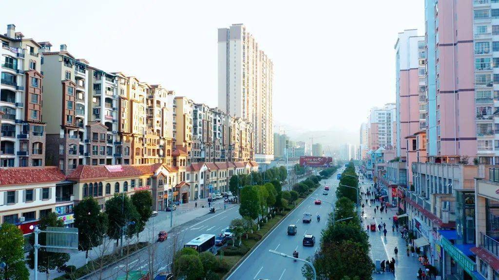 奋斗百年路启航新征程从03到16道真县城日新月异