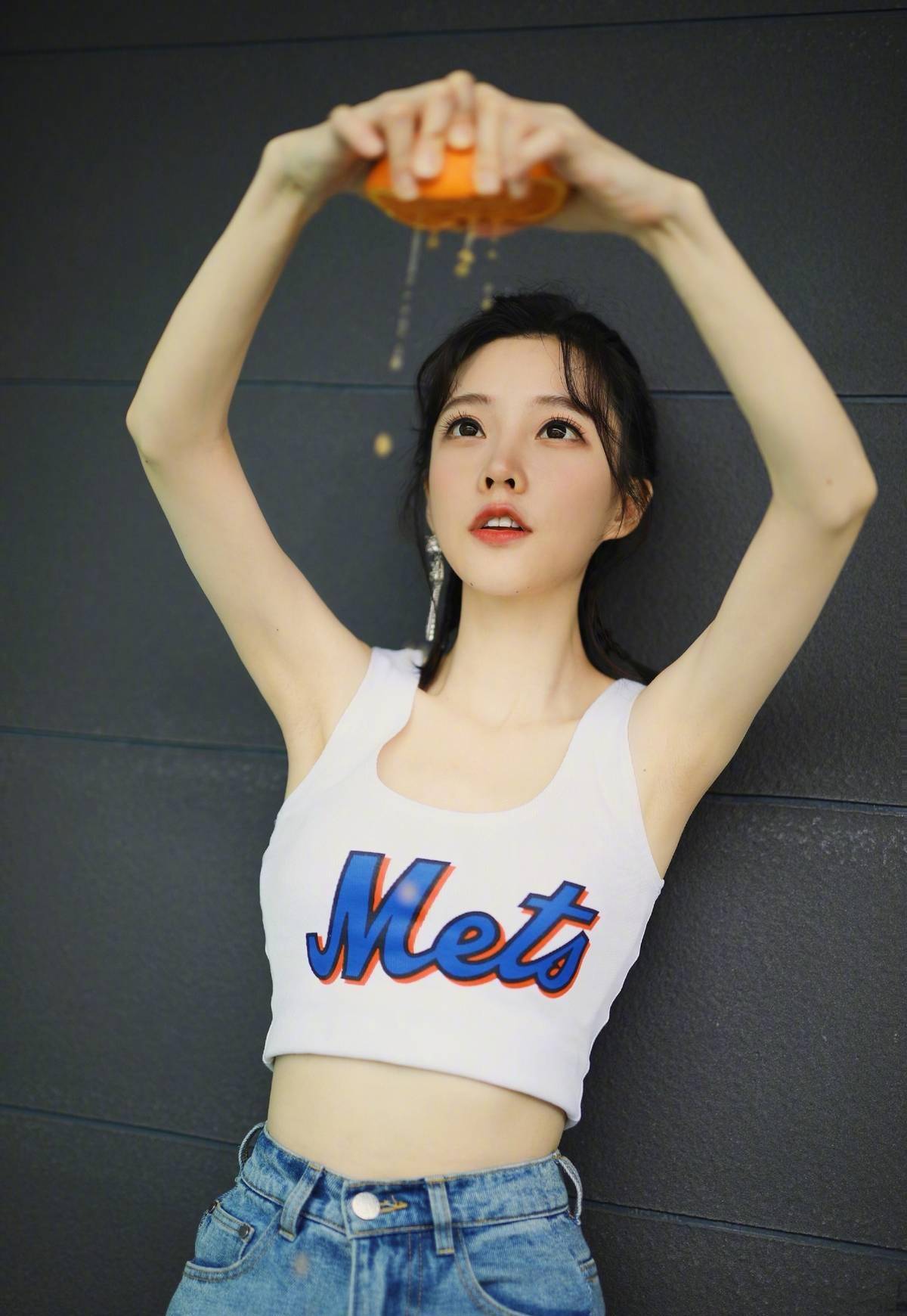 冯提莫夏日清爽照氛围感十足优雅又迷人