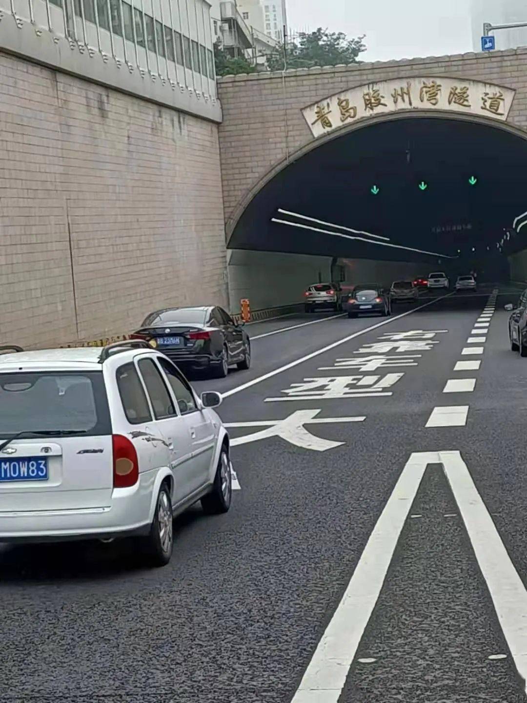 预防和减少道路交通事故,结合近年来胶州湾隧道通行情况分析,青岛交警