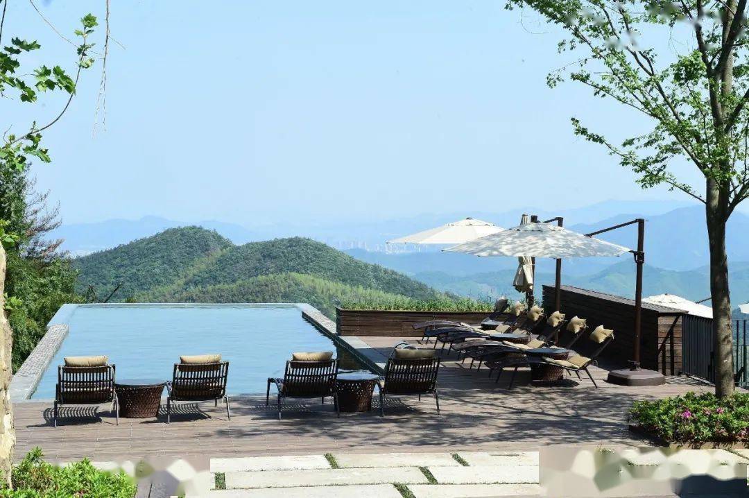 由 1910 年苏格兰传教士医师梅藤更的私人别墅改建的裸心堡,坐落在