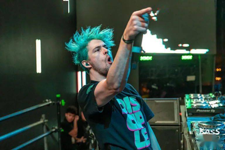 原来virtualriot才是电音界生理号之王