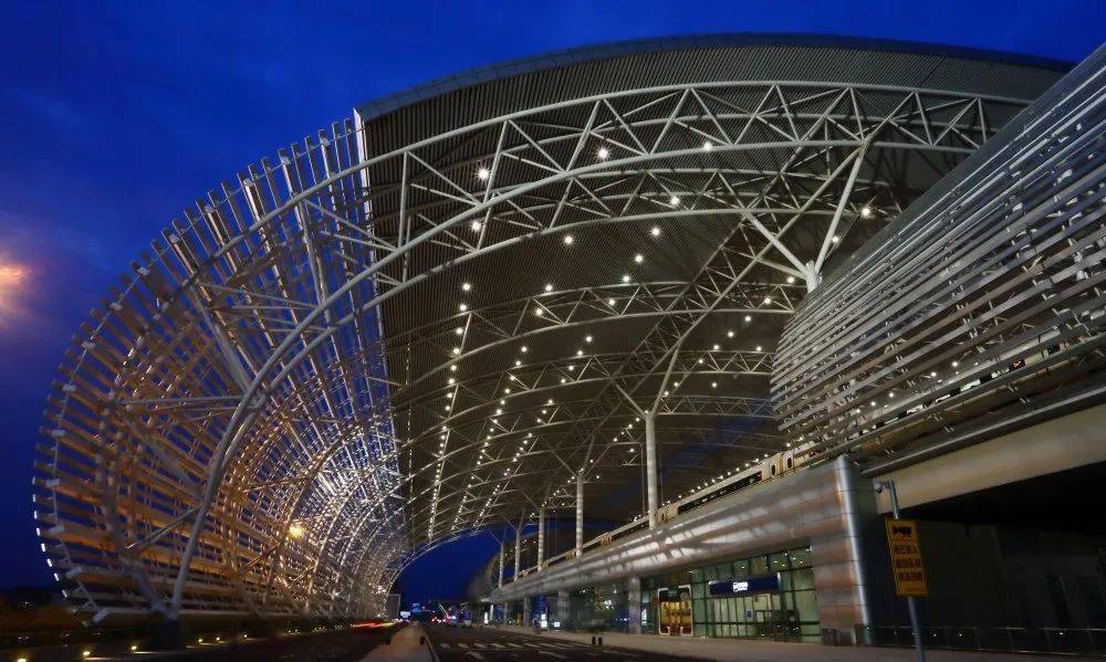 另外一列g26(上海—北京南),该趟列车18:27无锡东站发车,22:35到达