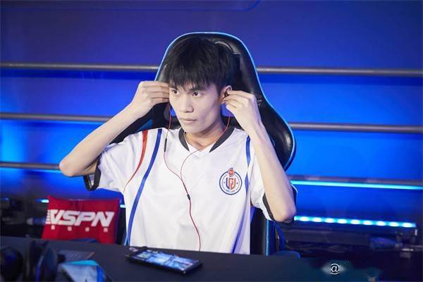 情久lgd黄金对决晨铭焦灼时刻展现关键先生风采