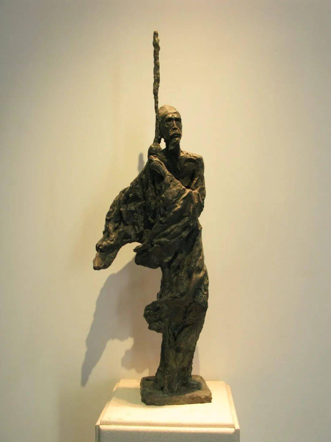 钱绍武《杜甫立像》铸铜 高250cm 2007年钱绍武《张继像》铜 130cm