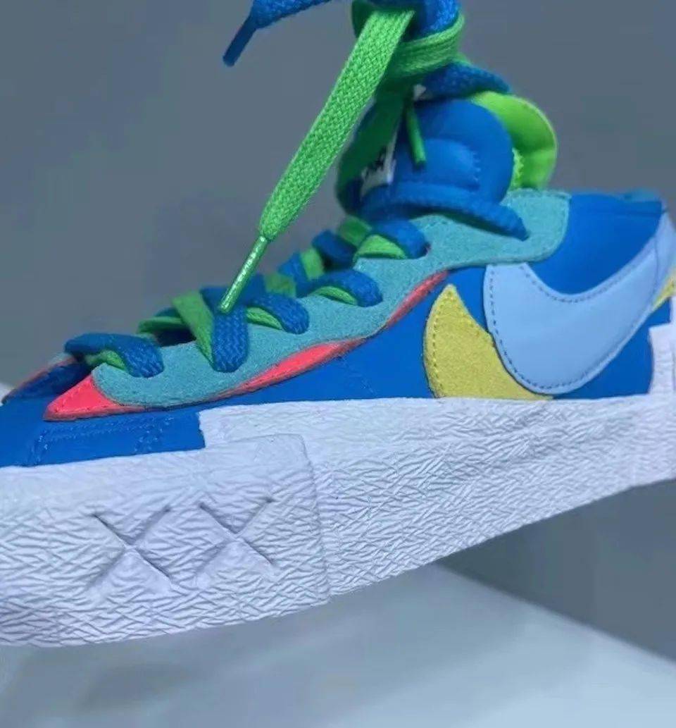 双为|KAWS x sacai x Nike 最新实物释出！发售日期临近！