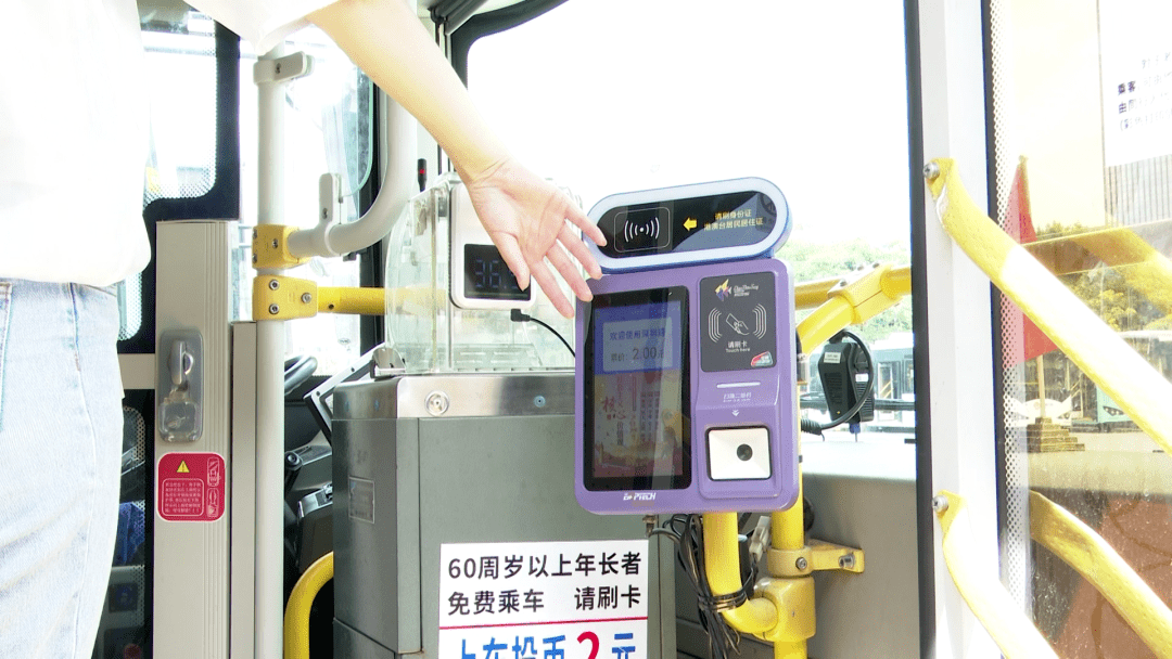 运输局龙华管理局督促辖区公交企业在1466台公交车上安装智能测温仪
