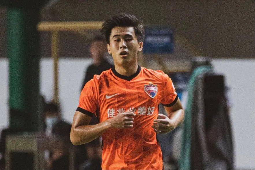 国足卡尔德克有望明年一月完成归化戴伟浚转籍有进展