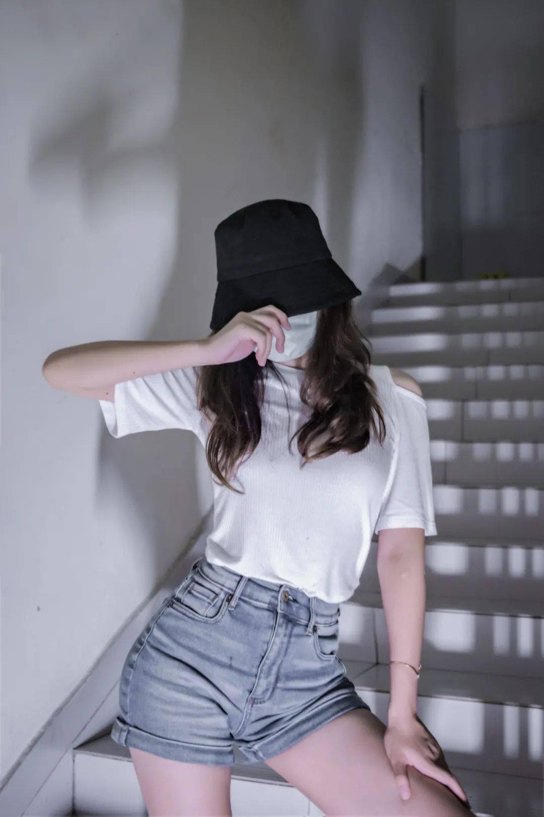 楼梯口拍照的小技巧来啦,都是跟卡卡宝贝贝学的,贼有用!