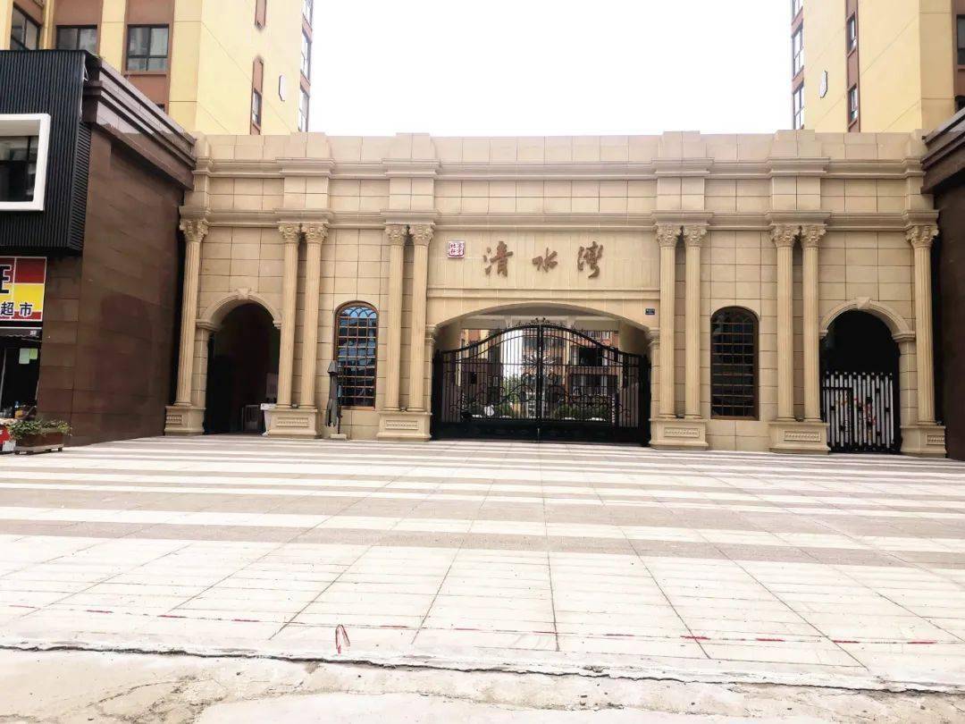 这一套三百万仅挂牌17天就成交的房子是位于滨江新区的吾悦公馆,房子