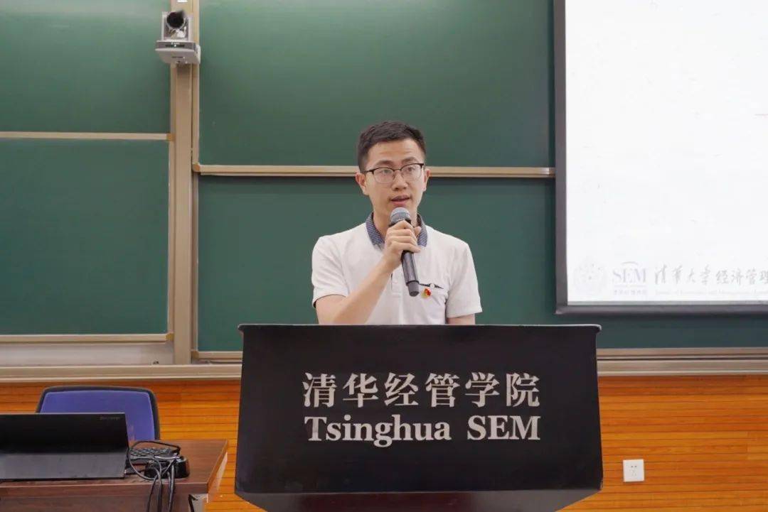 校研团委副书记魏强强致辞吕子亮对本学年度经管研会工作表示感谢与