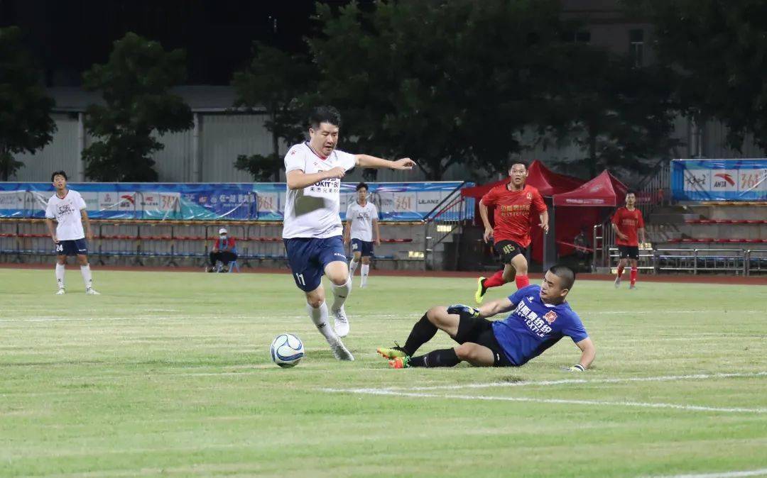 世中运足球测试赛晋江喜攀登摩登和晋江贝斯泰今晚8时争夺冠军