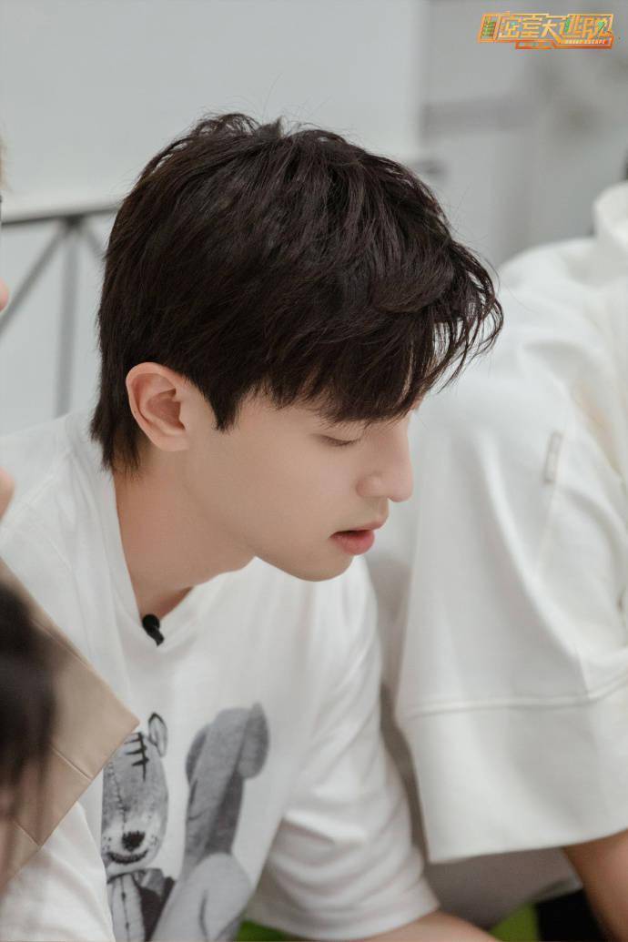 App|邓伦《密室大逃脱》正片上线 和他一起揭开陶仔的秘密！