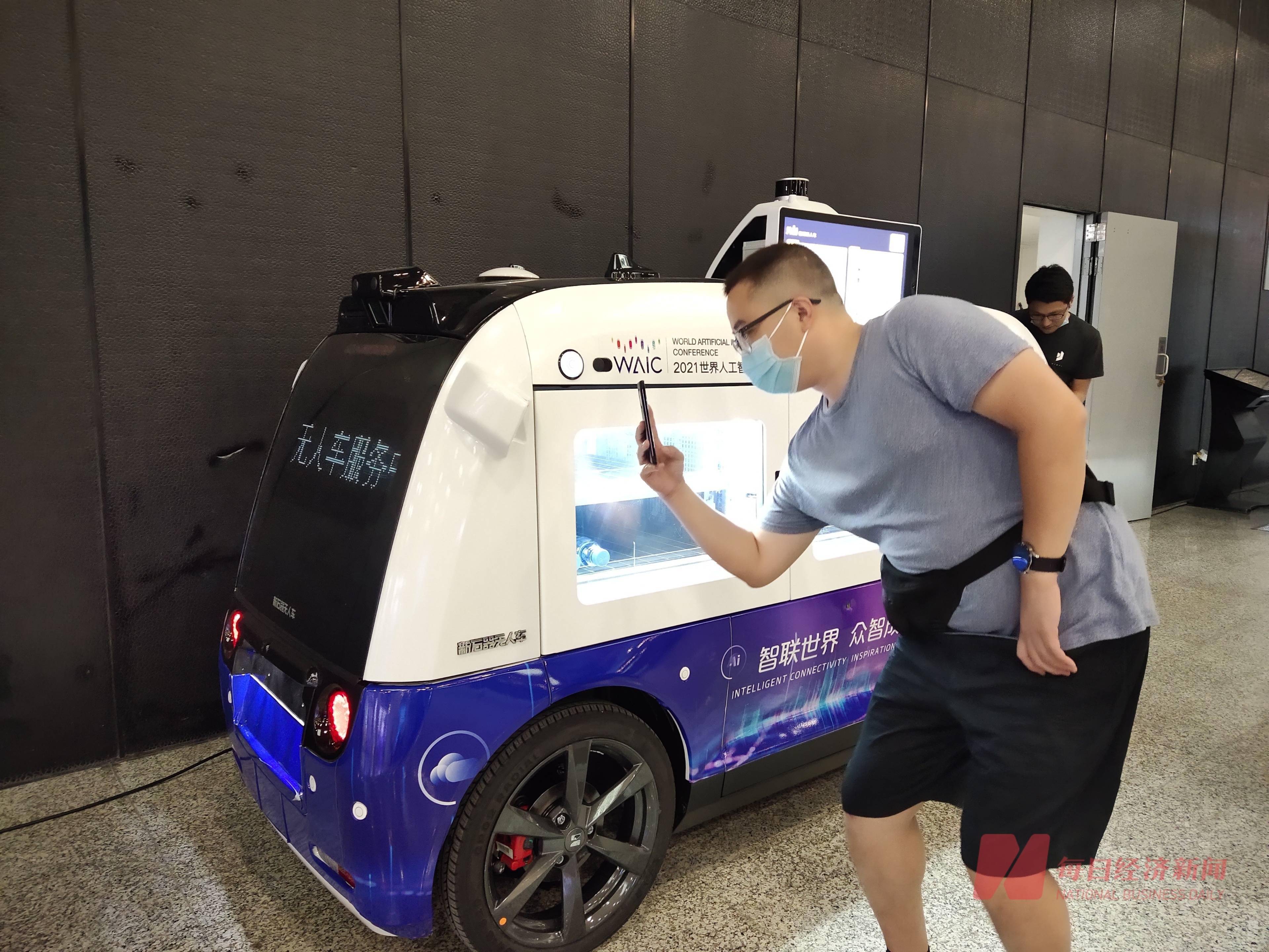 未来|WAIC2021见闻录：未来家庭机器人是标配？各大“镇馆之宝”首秀，AI创新正突破人们想象